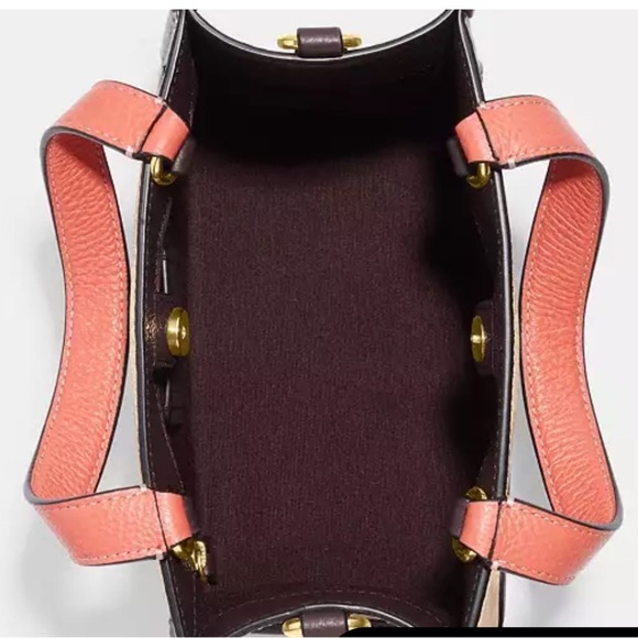 Giftable Coach Dempsey Tote 22 In Signature Canvas With Heart And Star Print - Picture 4 of 15